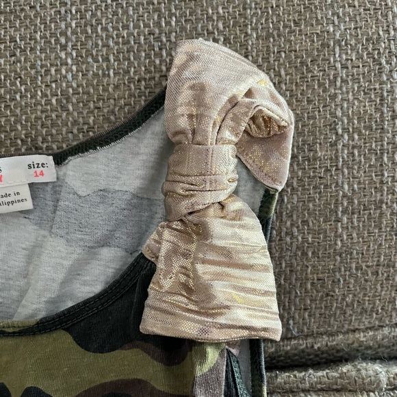 ⭐️ EUC J. Crew Crewcuts Everyday Camoflauge Tank Top with Gold Bow Girls Size 14 - Picture 2 of 4